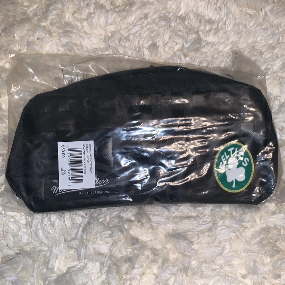 New Boston Celtics Mitchell & Ness Black Classics Fanny Pack sports - Picture 1 of 2